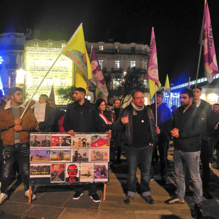 Solidarité après l&rsquo;attaque meurtrière contre le Conseil démocratique kurde en France à Paris le 23 décembre 2022