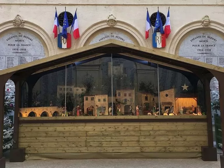 Sur la Crèche de la Nativité dans l’hôtel de ville de Béziers