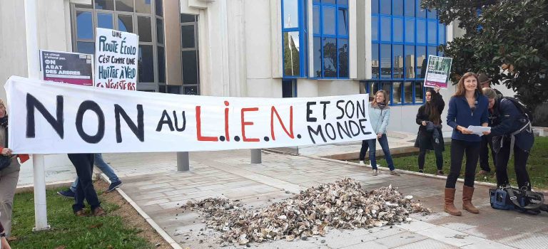 Action contre la politique de Greenwashing du Département, nouvelle forme de climato-scepticisme.